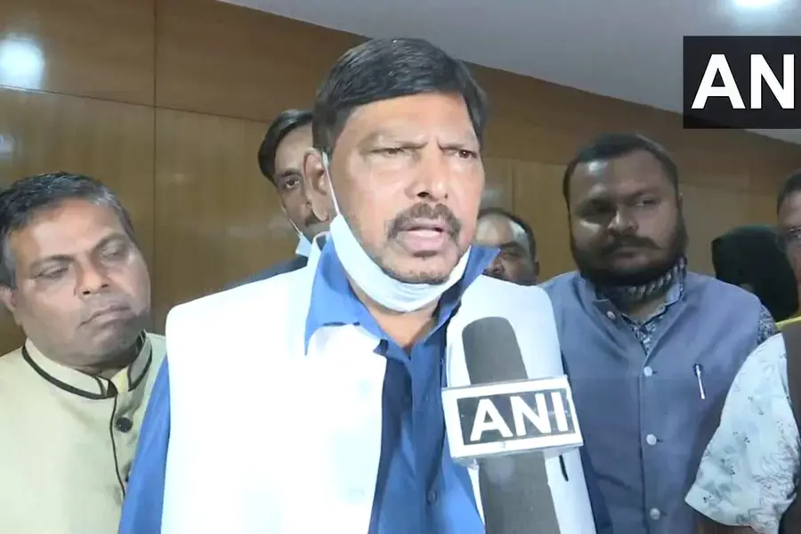 രാഹുല് ഗാന്ധി വിവാഹം കഴിക്കണം; ദളിത് പെണ്കുട്ടിയെ ജീവിത പങ്കാളിയാക്കണം - കേന്ദ്രമന്ത്രി അതാവലെ