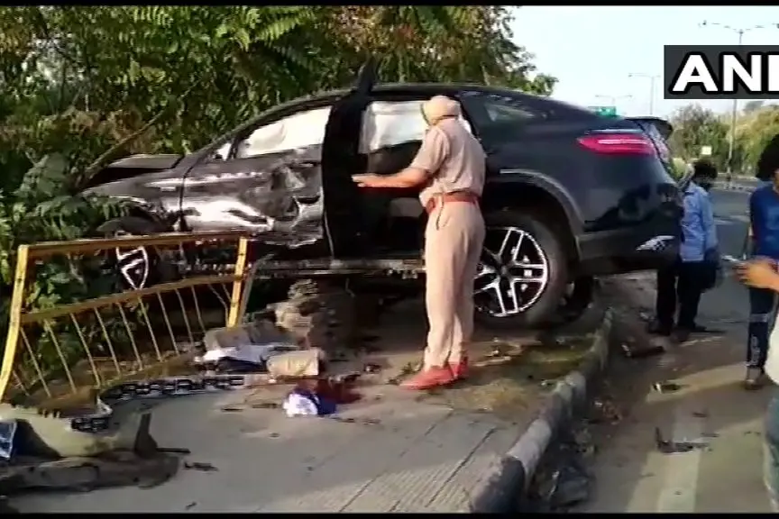 അമിതവേഗത്തിലെത്തിയ മെഴ്സിഡസ് കാറിടിച്ച് മൂന്ന് മരണം