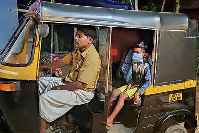 സേവനവും തൊഴിലും ഒരുമിച്ച്; പഞ്ചായത്ത് ഓഫീസ് സമയം കഴിഞ്ഞാല് ഗോപി ഓട്ടോ ഡ്രൈവറാണ്