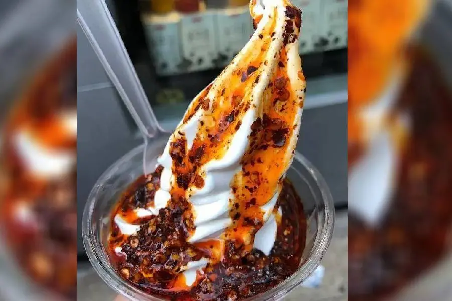 സ്പൈസി ചില്ലി ഓയിൽ വനില ഐസ്ക്രീം; എരിവും മധുരവും ചേർന്നൊരു ഫ്ളേവർ