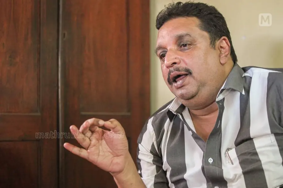 വരാന്തയിലുള്ള കുഞ്ഞുമോന് ആദ്യമൊന്ന് അകത്തുകയറ്, ക്ഷണം എന്നിട്ടാകാം- ഷിബു ബേബി ജോണ്