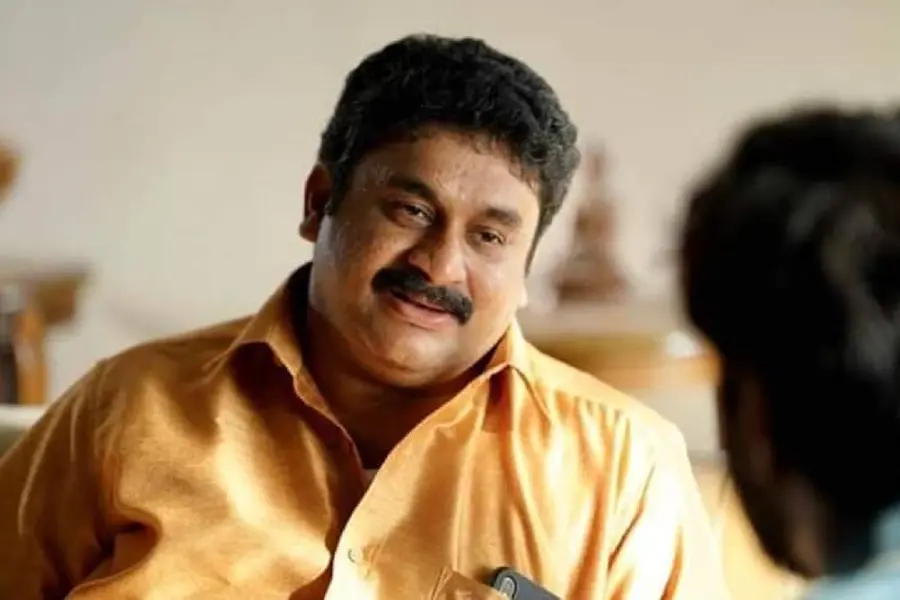 റേഷന്കടയിലിരുന്ന് നാട്ടുകാര്ക്ക് അരിനല്കുമ്പോഴും മനസ്സു നിറയെ സിനിമ; ബാദുഷയുടെ ജീവിതകഥ