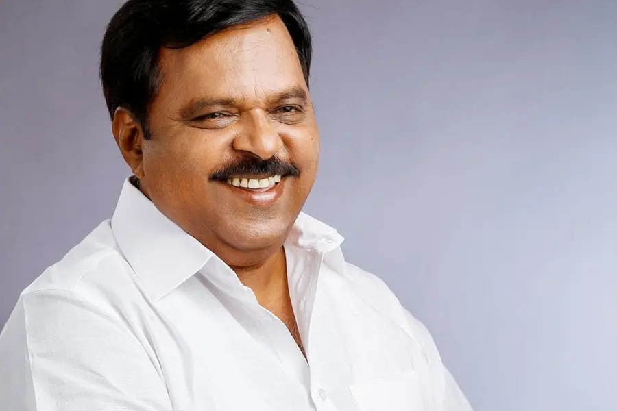 കടല് ഒരിക്കലും കായലില് ചേരാറില്ല; കോണ്ഗ്രസ് വിടുമെന്ന വാര്ത്തയ്ക്കെതിരെ ജോസഫ് വാഴയ്ക്കന്