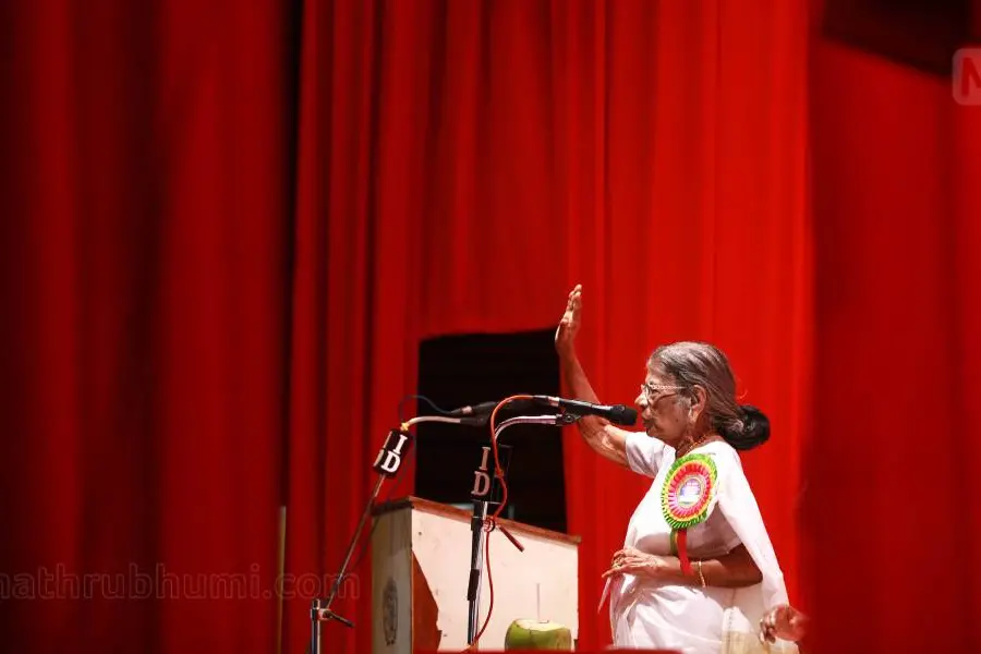 ഗൗരിയമ്മ പറഞ്ഞു; 'മരിക്കുമ്പോള്‍ കമ്യൂണിസ്റ്റ് പതാകയില്‍ സംസ്‌കരിക്കപ്പെടണം എന്നാണ് ആഗ്രഹം'