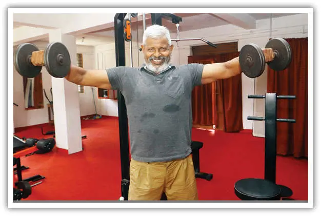 പുഷ്പം പോലെ...കോട്ടയം ഞാലിയാകുഴി സിറ്റിസൺ ഹെൽത്ത് ക്ളബ്ബിൽ പരിശീലനത്തിനിടയിൽ പി.എൻ.സണ്ണി