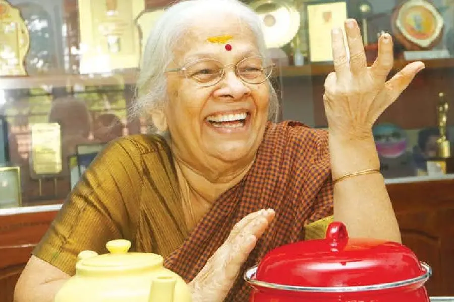'പാചകം' രസതന്ത്രവും ഊര്ജതന്ത്രവുമാകും, സുമ ടീച്ചറിന്റെ അടുക്കളയില്