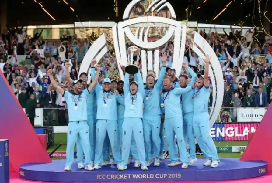 ലോകകപ്പുമായി ഇംഗ്ലണ്ട് ടീം |Photo: ICC (File Photo)