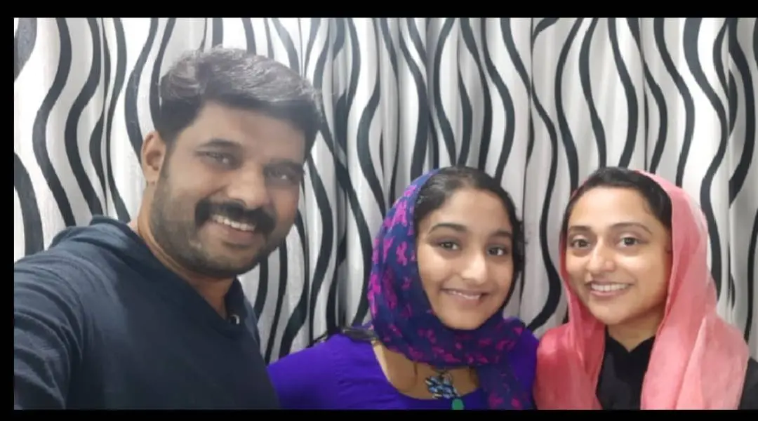 നവാസും രഹ്നയും മകൾക്കൊപ്പം