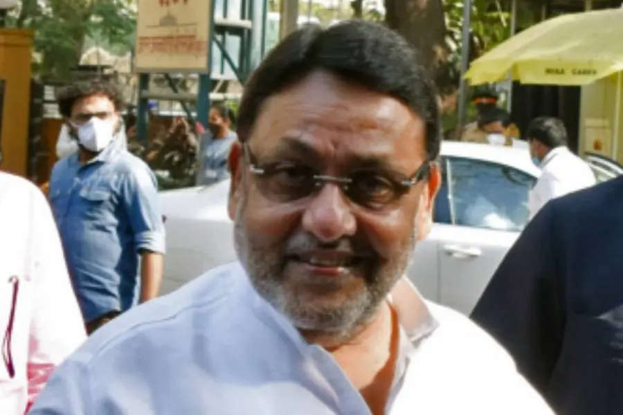 രാജ്യത്ത് അനുമതിയില്ലാത്ത വാക്സിൻ ഫ്രഞ്ച് എംബസിക്ക്; കേന്ദ്രം വിശദീകരിക്കണമെന്ന് മഹാരാഷ്ട്ര മന്ത്രി