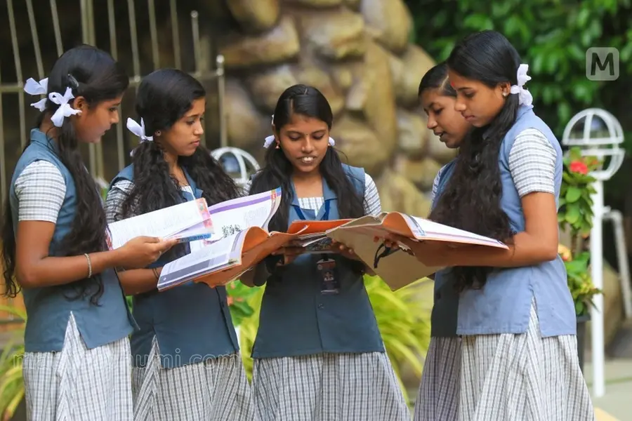 എസ്.എസ്.എല്.സി പരീക്ഷ; കുട്ടികളെ പരീക്ഷിച്ച് ഇംഗ്ലീഷ്