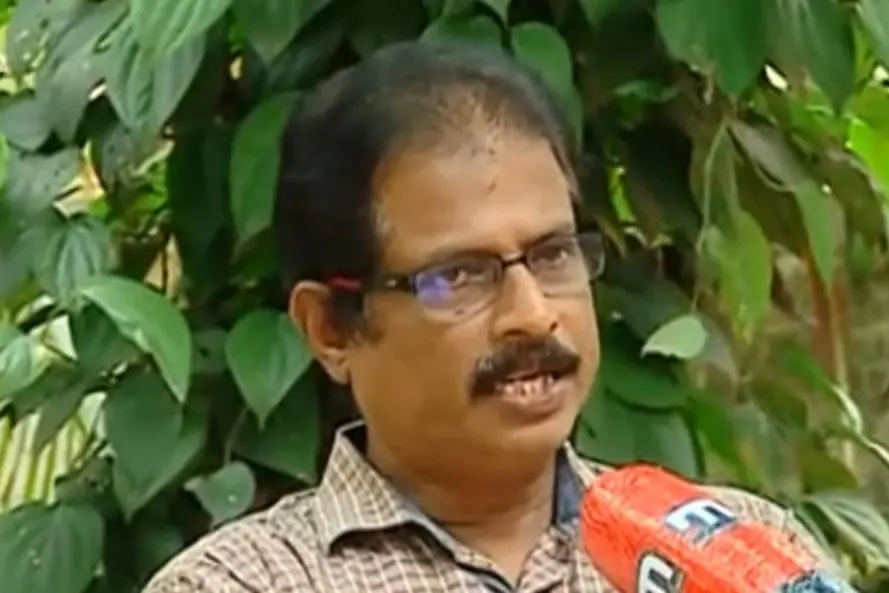 റോജി അഗസ്റ്റിന് ഫോണ് വിളിച്ചു; പക്ഷെ മരം മുറിയുമായുള്ള ബന്ധമറിയില്ലായിരുന്നു-ജി.ശ്രീകുമാര്
