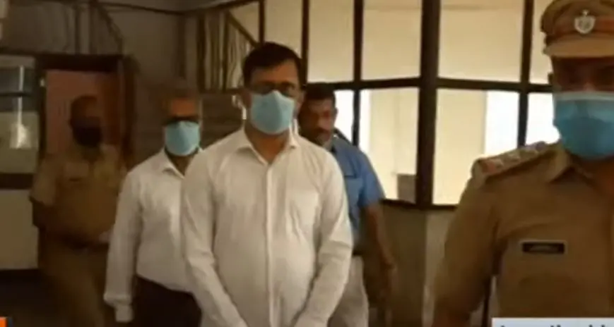 പന്തളം രാജകുടുംബത്തിന്റെ പേരില്‍ തട്ടിപ്പ് നടത്തിയവര്‍ കൊച്ചിയില്‍ പിടിയിലായപ്പോള്‍ | Screengrab: Mathrubhumi News
