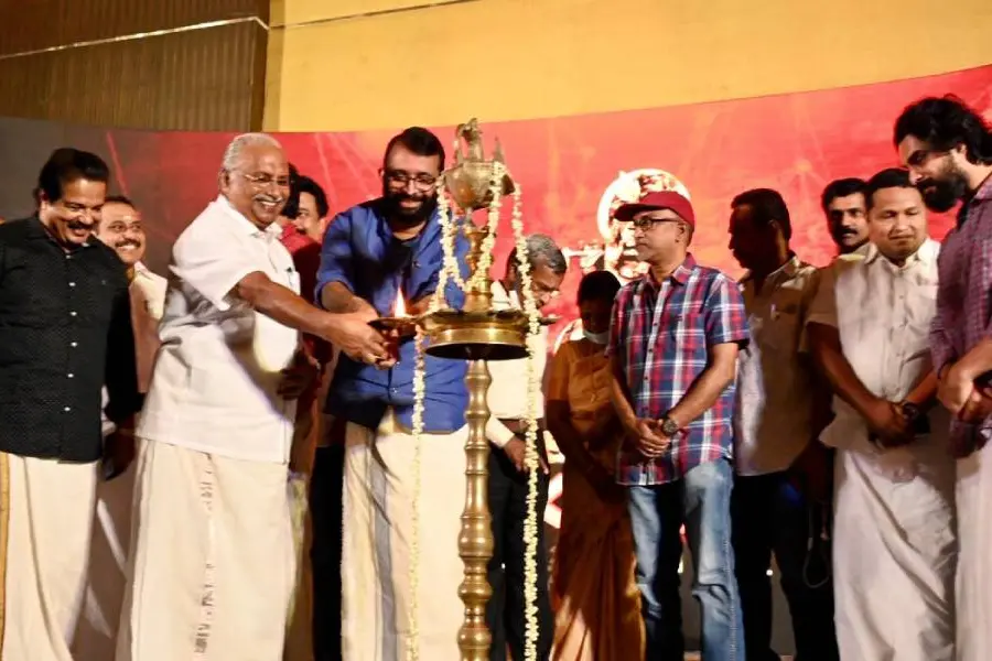 പത്തൊമ്പതാം നൂറ്റാണ്ടും നാലാംതൂണും; ഗോകുലം മൂവീസിൻ്റെ രണ്ട് ചിത്രങ്ങൾക്ക് തുടക്കമിട്ടു
