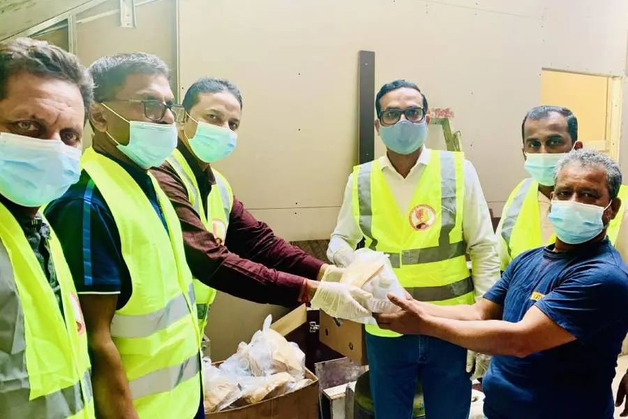 ലേബര് ക്യാമ്പില് ഭക്ഷണം വിതരണം ചെയ്ത് മാതൃകയായി കോഴിക്കോട് ജില്ലാ പ്രവാസി ഫോറം