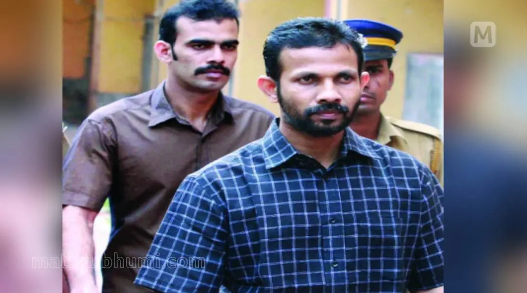 പ്രതികളായ ബിജുവും ഷംസുദ്ദീനും | ഫയല്‍ചിത്രം | മാതൃഭൂമി