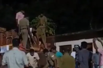 പച്ചക്കറി ലോറിയില്‍ ഒളിപ്പിച്ചുകടത്താന്‍ ശ്രമിച്ച വന്‍ സ്‌ഫോടകവസ്തു ശേഖരം പാലക്കാട്ട് പിടികൂടി