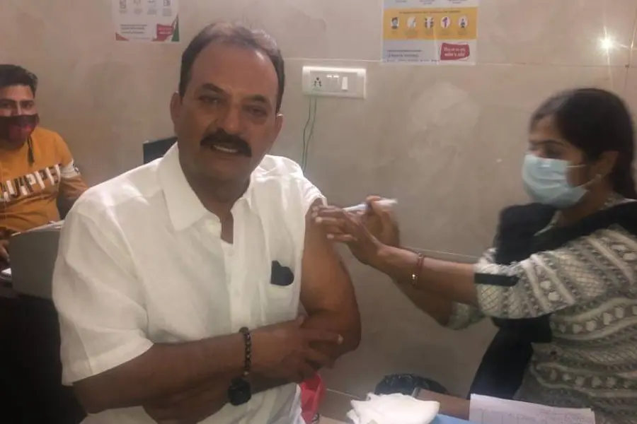 രവി ശാസ്ത്രിക്ക് ശേഷം കോവിഡ് വാക്സിന് ആദ്യ ഡോസ് സ്വീകരിച്ച് മദന് ലാലും