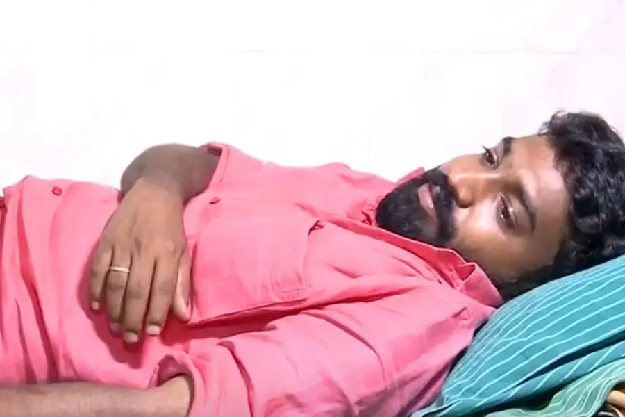 'കൈ ചുരുട്ടി മുഖത്തടിച്ചു'; ആലുവ പോലീസ് അകാരണമായി മര്ദ്ദിച്ചെന്ന് പ്രതിപക്ഷ നേതാവിന്റെ സ്റ്റാഫ്അംഗം