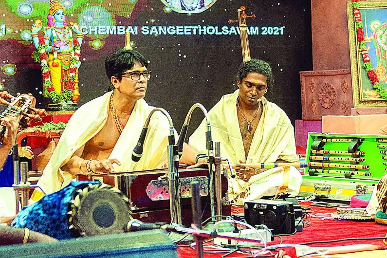 ചെമ്പൈ സംഗീതോത്സവത്തിൽ ഹരമായി പ്രകാശ് ഉള്ള്യേരിയുടെ ഹാർമോണിയം