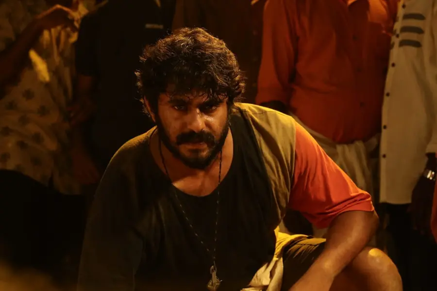പൂരപ്പറമ്പിലെ ചോരക്കളി, തീക്കളി | Ajagajantharam Review