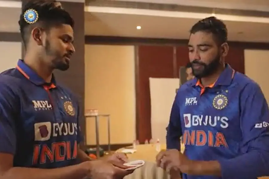 ബാറ്റിങ്ങില് മാത്രമല്ല മാജിക്കിലുമുണ്ട് പിടി, സിറാജിനെ ഞെട്ടിച്ച് ശ്രേയസ്സ്