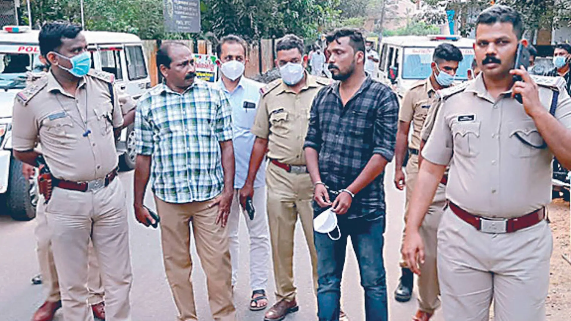 ഒട്ടകം രാജേഷിനെ കല്ലൂർ ജങ്ഷനിലെത്തിച്ച് തെളിവെടുപ്പു നടത്തുന്നു