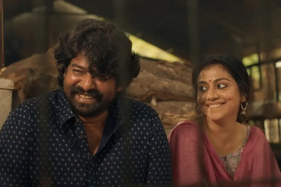 ഗാനമേ തന്നു നീ തീരാ മധുരം; ക്യൂട്ട് പാട്ടുമായി ജോജുവും ശ്രുതിയും