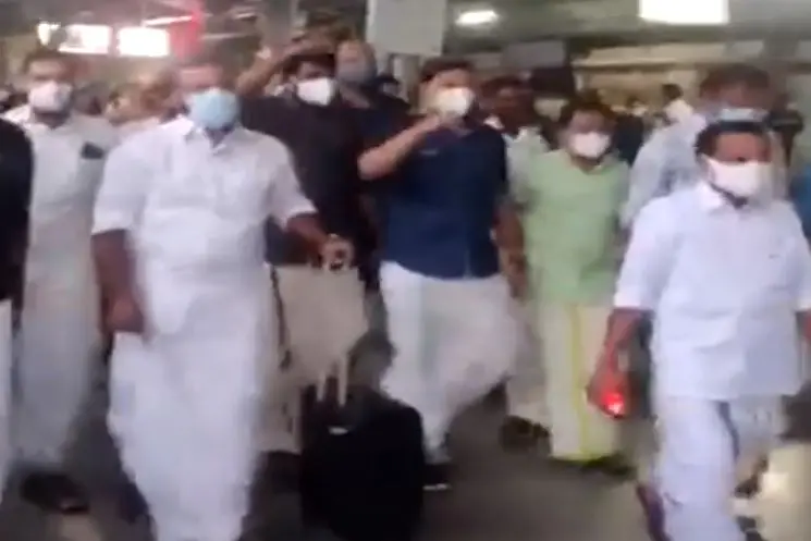 കോഴിക്കോട്ടെത്തിയ അനില്‍കുമാറിന് റെയില്‍വേ സ്‌റ്റേഷനില്‍ ആവേശോജ്വല സ്വീകരണമൊരുക്കി സിപിഎം