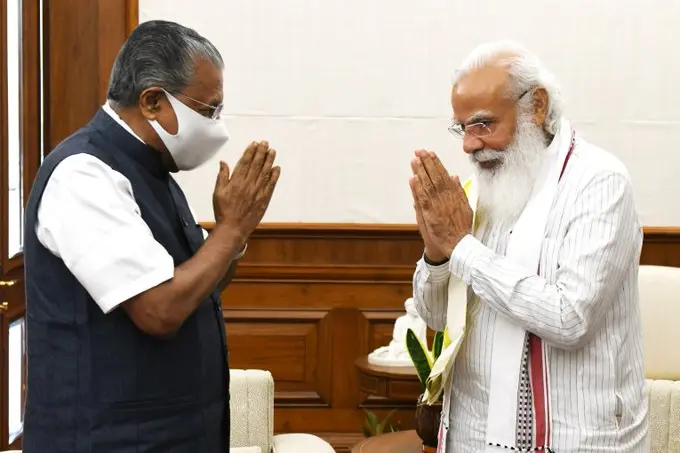 തന്നെ പൊന്നാടയണിയിക്കാന് പിണറായിക്ക് എല്ലാ അവകാശമുണ്ടെന്ന് മോദി