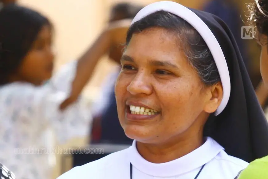 കേസിലെ അന്തിമ വിധി വരുന്നതുവരെ സിസ്റ്റര് ലൂസിക്ക് മഠത്തില് തുടരാമെന്ന് ഇടക്കാല ഉത്തരവ്