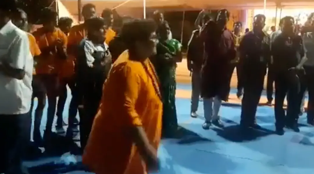 പ്രഗ്യാ സിങ് താക്കൂര് കബഡി താരങ്ങള്ക്കൊപ്പം