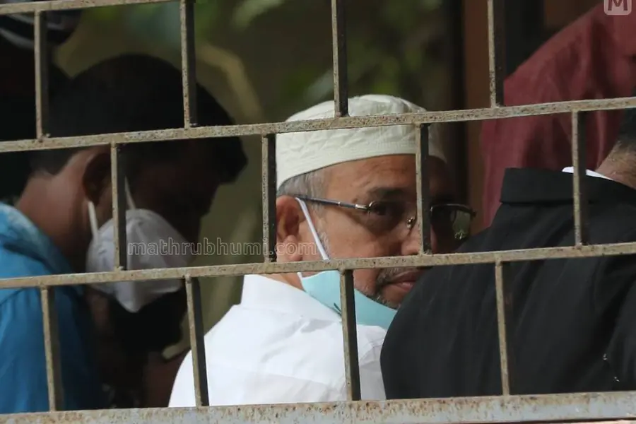 ഫാഷന്‍ ഗോള്‍ഡ് നിക്ഷേപ തട്ടിപ്പ്; പൂക്കോയ തങ്ങള്‍ കീഴടങ്ങി