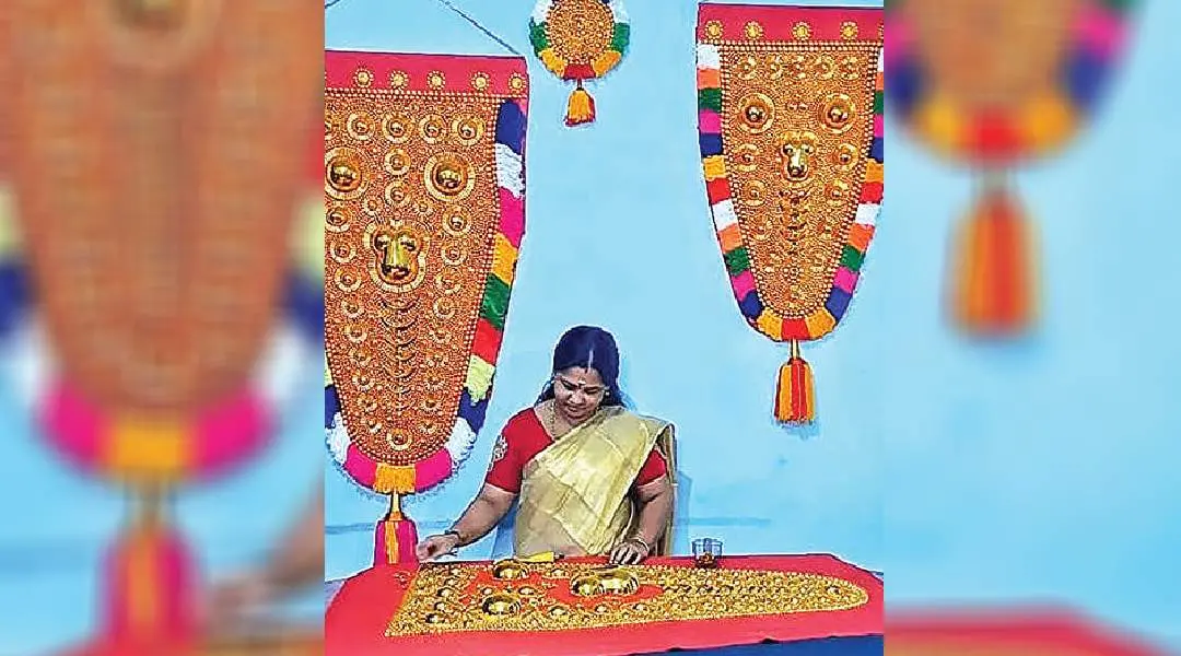 ജ്യോതി നെറ്റിപ്പട്ട നിർമാണത്തിൽ