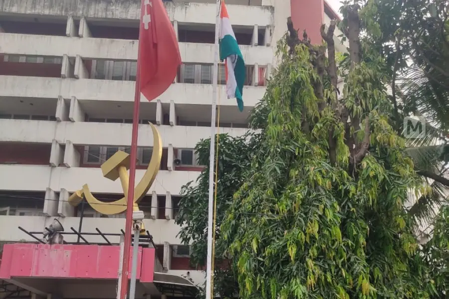 സ്വാതന്ത്ര്യദിനത്തിലെ പതാക ഉയര്ത്തല്; സി.പി.എമ്മിന്റേത് നയം മാറ്റമോ മനം മാറ്റമോ?