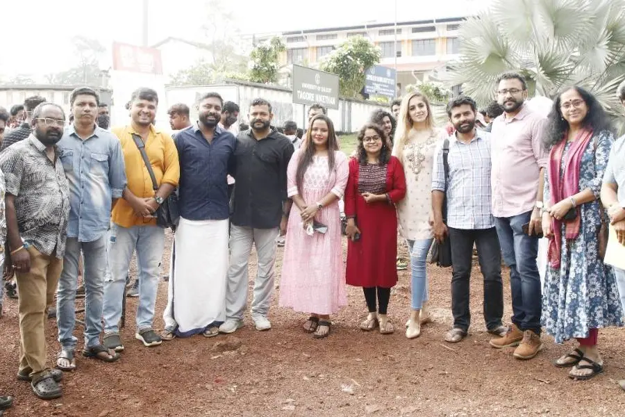 വിധു വിൻസെൻ്റിൻ്റെ റോഡ് മൂവി; 'വൈറൽ സെബി' കോഴിക്കോട് ആരംഭിച്ചു