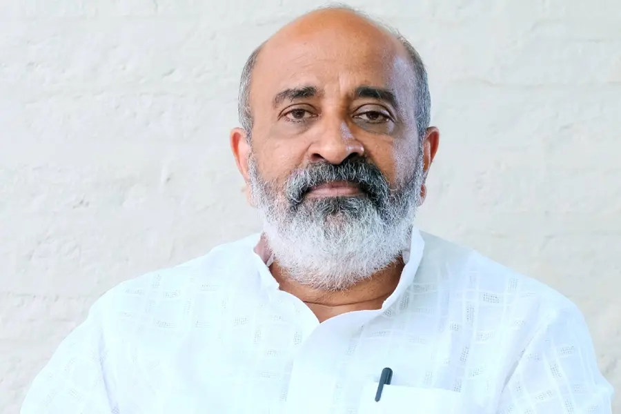 'ആദരവാലല്ല സല്യൂട്ട്, നിര്ബന്ധത്താലാണ്'; കിട്ടുന്നതില് അഹങ്കരിക്കാനൊന്നുമില്ലെന്ന് മാത്യു ടി തോമസ്