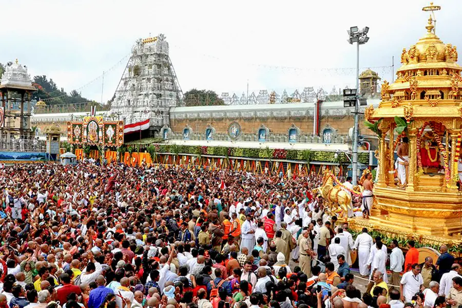 തിരുപ്പതി വെങ്കടേശ്വരന് കാണിക്കയായി ഒരു കോടി രൂപ വിലമതിക്കുന്ന സ്വര്ണവാള്