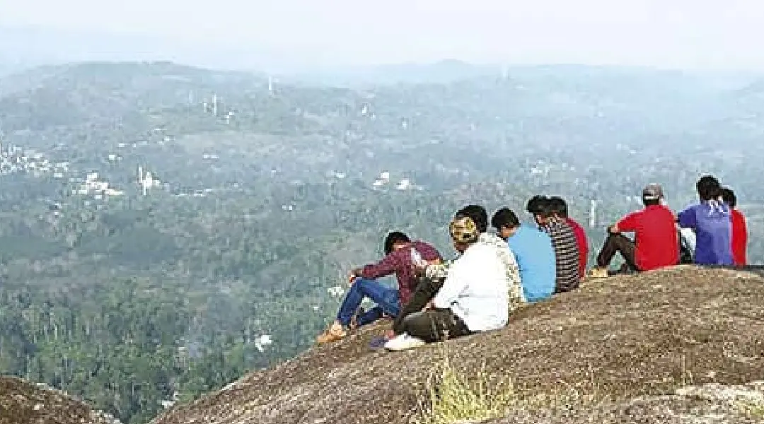 ചാത്തൻകോട് -മലയടി ചിറ്റിപ്പാറയിലെ സന്ദർശകർ