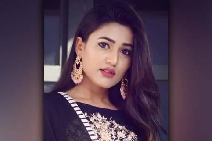 മോഷണശ്രമം ചെറുത്ത നടി ശാലുവിന് പരിക്ക്; മൊബൈല് കവര്ന്നു, താരം ആശുപത്രിയില്