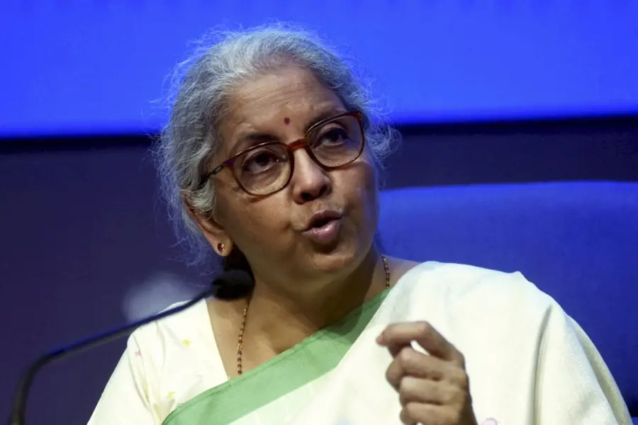 ഇന്ധനവില കുറയുന്നില്ലേ? സംസ്ഥാന സർക്കാരുകളോട് ചോദിക്കൂ: കേന്ദ്ര ധനമന്ത്രി