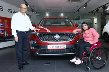 എം.ജി.മോട്ടോഴ്‌സ് വാക്കുപാലിച്ചു; പാരാലിമ്പിക്‌സ് താരം ഭവിന പട്ടേലിന് 'സ്‌പെഷ്യല്‍' ഹെക്ടര്‍ സമ്മാനം