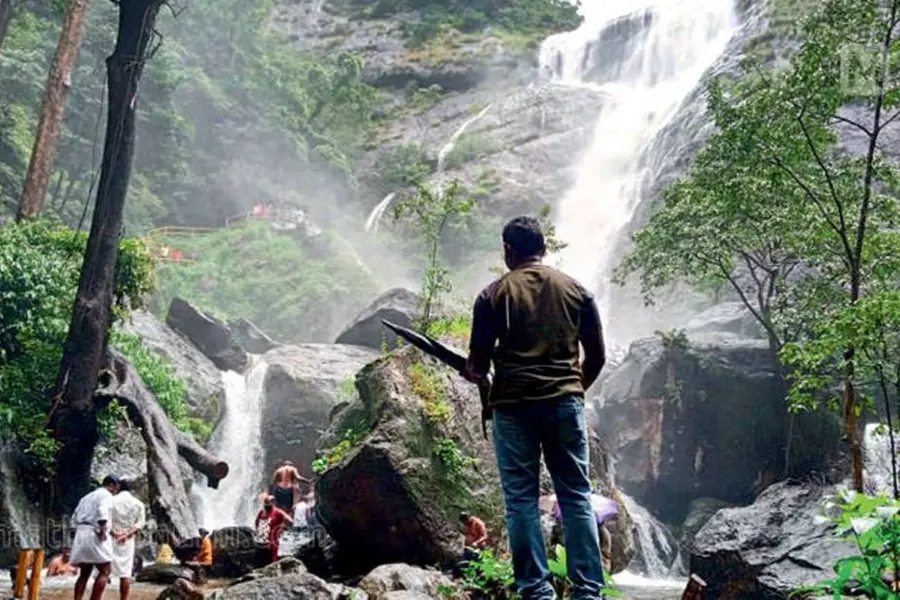 നഷ്ടപ്രതാപം വീണ്ടെടുത്ത് പാലരുവി വെള്ളച്ചാട്ടം