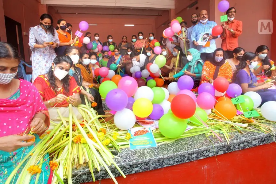 ഒന്നര വർഷത്തിനു ശേഷം വിദ്യാർഥികള് സ്കൂളിലേക്ക്