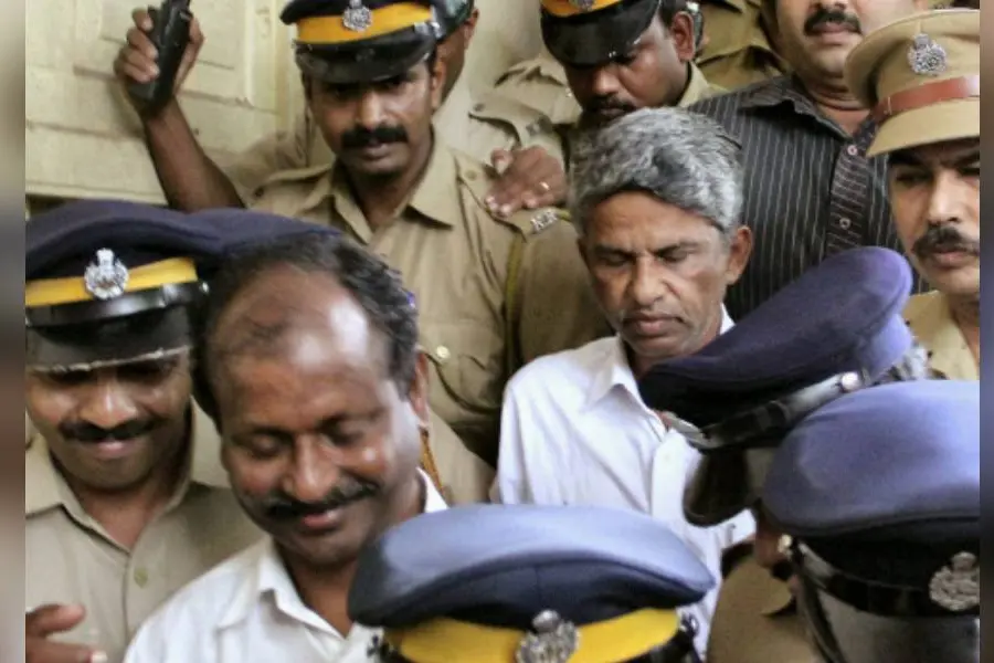 9 വര്ഷത്തിന് ശേഷം കാരായി രാജനും ചന്ദ്രശേഖരനും തലശ്ശേരിയിലേക്ക്, സി.പി.എം. സ്വീകരണം