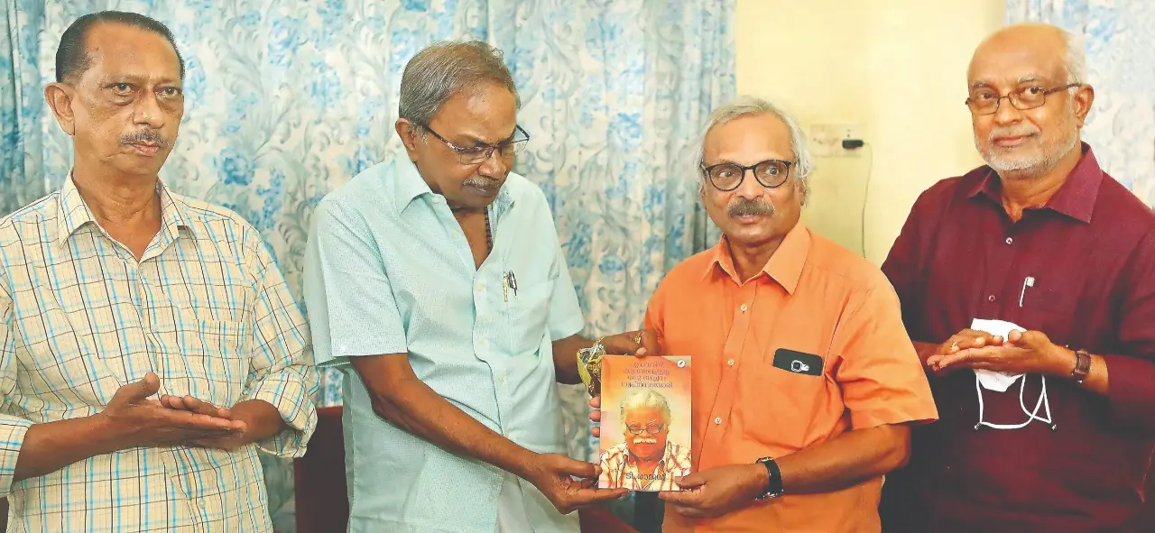 'പുനത്തില് കുഞ്ഞബ്ദുള്ള: ഒരു സ്വച്ഛന്ദ സ്വപ്നസഞ്ചാരി'; ടി. രാജന് എഴുതിയ പുനത്തിലോര്മകള് എം.ടി പ്രകാശനം ചെയ്യുന്നു
