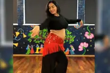 മാനിഗേ മഗേ ഹിതേ.... ബെല്ലി ഡാൻ‌സ് വീഡിയോ പങ്കുവച്ച് യുവതി
