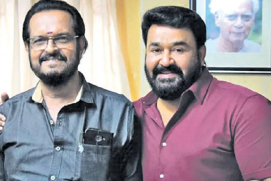 അന്ന് നമ്പ്യാതിരി ലാലിന്റെ ഫോട്ടോയെടുത്തു, ഇപ്പോൾ ലാലിനൊപ്പം ക്യാമറയ്ക്കു പിന്നിൽ