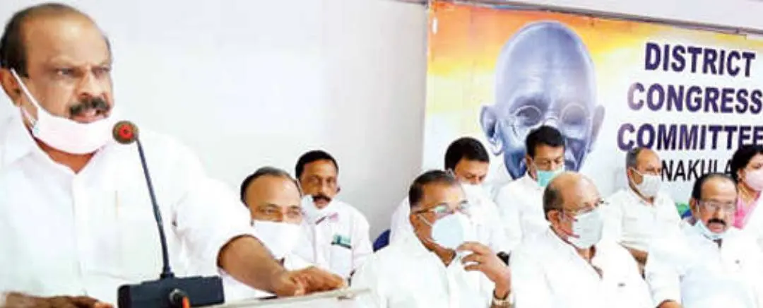 എറണാകുളം ജില്ലാ കോണ്ഗ്രസ് കമ്മിറ്റിയുടെ നേതൃയോഗം കെ.പി.സി.സി. വൈസ് പ്രസിഡന്റ് കെ.പി. ധനപാലന് ഉദ്ഘാടനം ചെയ്യുന്നു