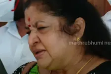 മകൾക്കു വേണ്ടി ചെയ്യാവുന്നതിന്റെ പരമാവധിയാണ് തിരുമേനി കാരണം നടന്നത്; വിതുമ്പി ചിത്ര