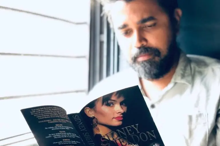 'കിഴക്ക് വെള്ളകീറി, പ്രഭാതം പൊട്ടിവിടര്ന്നു' മാതൃകയിലുള്ള എഴുത്തുകള്ക്ക് മാറ്റം വരേണ്ടതുണ്ട്